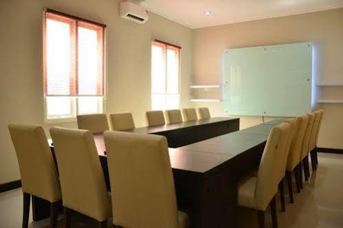 Chiaro Hotel Syariah Sidoarjo Extérieur photo